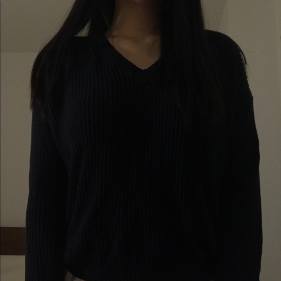 Brandy Melville V-neck Sweater - Picture 6 of 6